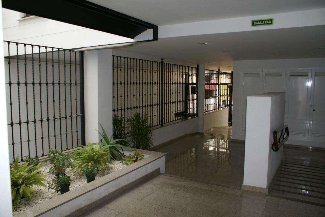 First Floor Close Macarena Church Sevilla Eksteriør bilde